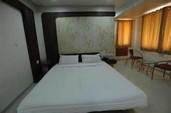 Hotel Jal Sagar Vadodara Zewnętrze zdjęcie